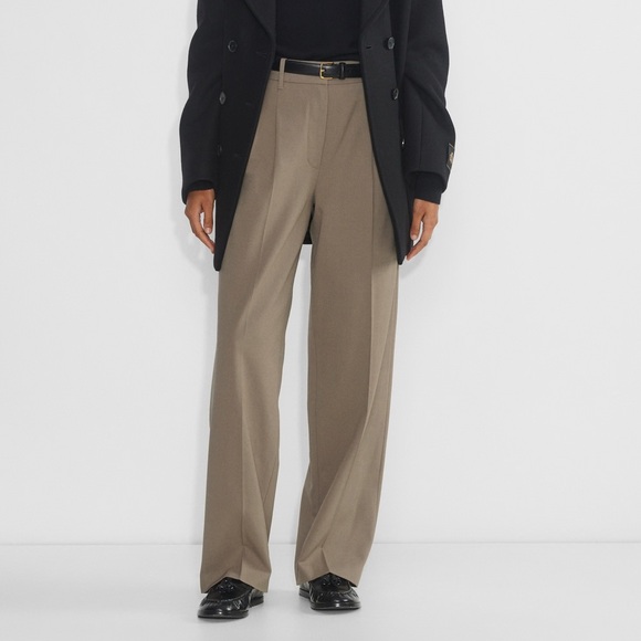 Aritzia The Effortless Pant Crepette
High-Waist Wide-Leg Japanese Crepe Trouser - Picture 1 of 16